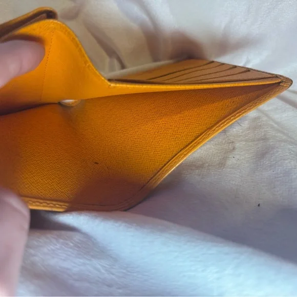 Louis Vuitton Orange Epi Leather Bifold Wallet – Vintage - Picture 11 of 13
